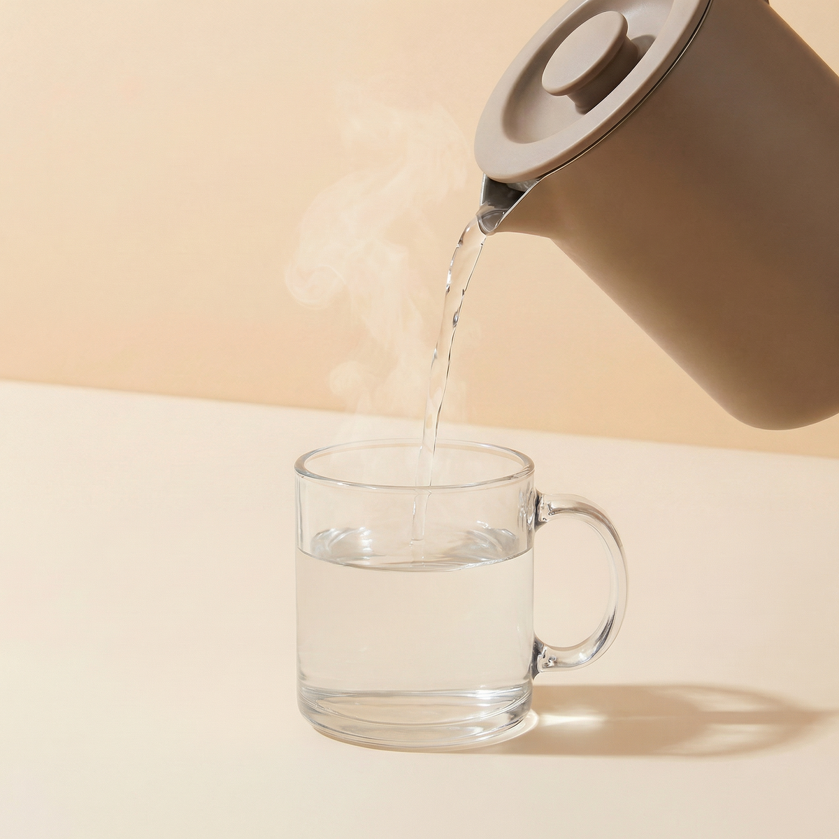 Heißes Wasser eingießen